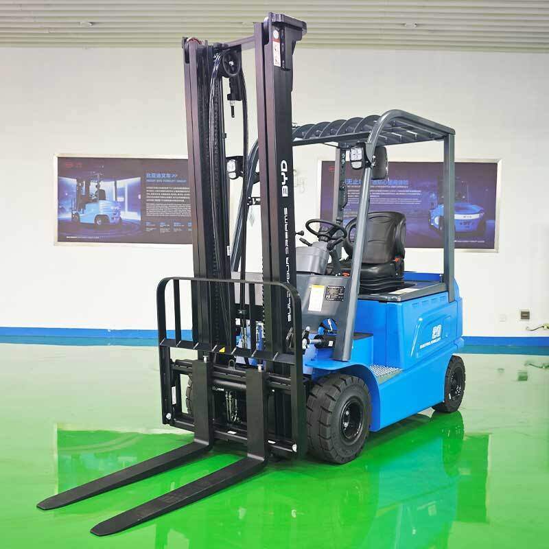 三班倒电动叉车，与备用电池轮换制度