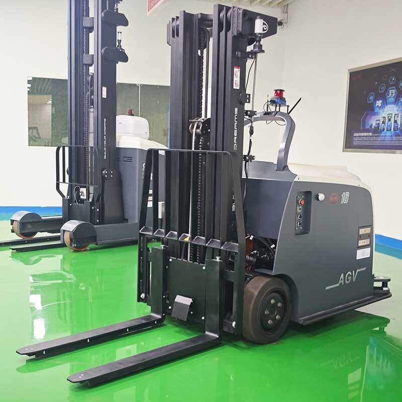 包装车间电动叉车，与烫金区配合作业